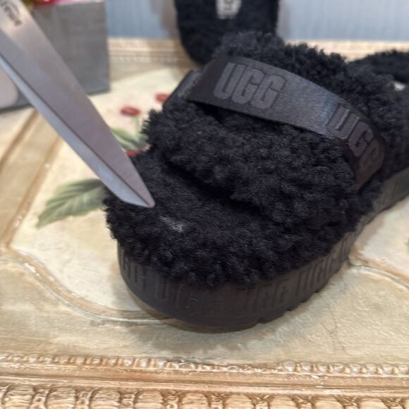 UGG Fluffita Slide Sandals Black Women’s Sz 7 - Picture 8 of 16